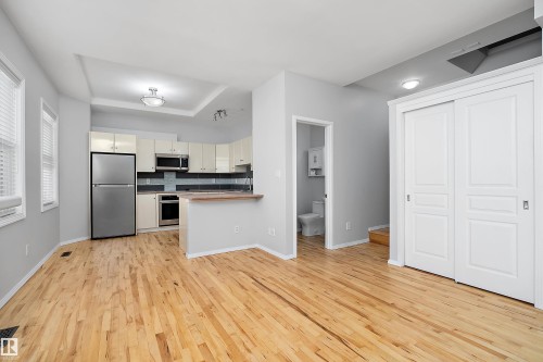 #108 10933 82 Av Nw, Edmonton, AB - Indoor Photo Showing Kitchen