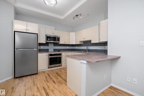 #108 10933 82 Av Nw, Edmonton, AB - Indoor Photo Showing Kitchen