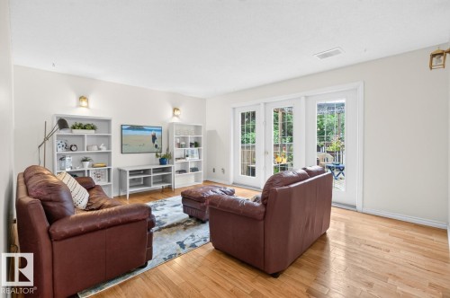 12636 52 Avenue Nw, Edmonton, AB - Indoor Photo Showing Living Room