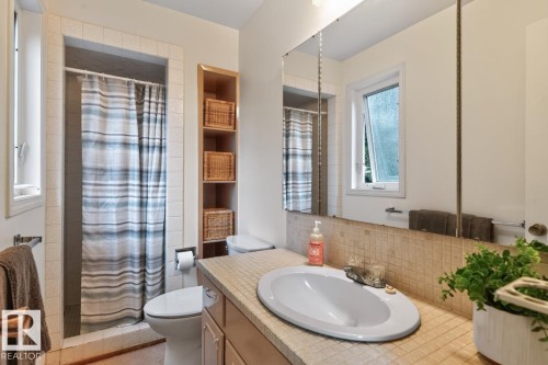 12636 52 Avenue Nw, Edmonton, AB - Indoor Photo Showing Bathroom