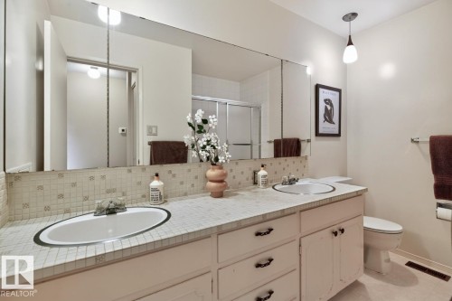 12636 52 Avenue Nw, Edmonton, AB - Indoor Photo Showing Bathroom