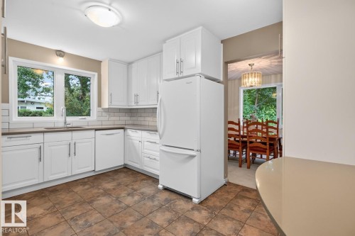 12636 52 Avenue Nw, Edmonton, AB - Indoor Photo Showing Kitchen