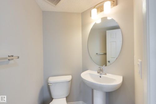 1241 Chappelle Boulevard Sw, Edmonton, AB - Indoor Photo Showing Bathroom