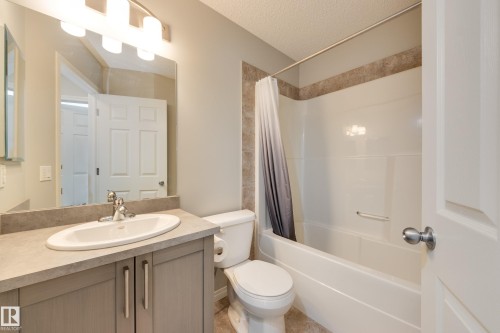 1241 Chappelle Boulevard Sw, Edmonton, AB - Indoor Photo Showing Bathroom