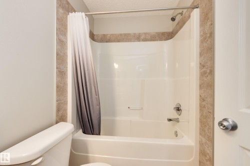 1241 Chappelle Boulevard Sw, Edmonton, AB - Indoor Photo Showing Bathroom