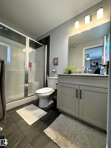 #128 1304 Rutherford Rd Sw Sw, Edmonton, AB - Indoor Photo Showing Bathroom