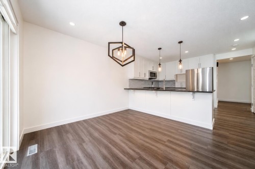 8916 217 Street Nw, Edmonton, AB - Indoor Photo Showing Kitchen With Upgraded Kitchen