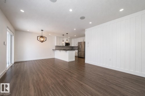 8916 217 Street Nw, Edmonton, AB - Indoor Photo Showing Other Room