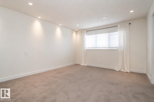 8916 217 Street Nw, Edmonton, AB - Indoor Photo Showing Other Room