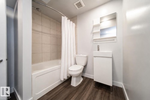 8916 217 Street Nw, Edmonton, AB - Indoor Photo Showing Bathroom