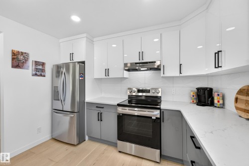 6011 93A Avenue Nw, Edmonton, AB - Indoor Photo Showing Kitchen