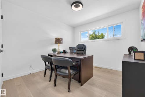 6011 93A Avenue Nw, Edmonton, AB - Indoor