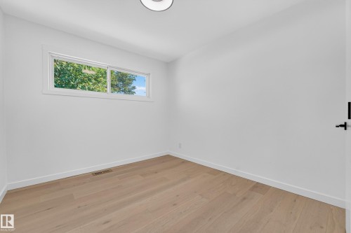 6011 93A Avenue Nw, Edmonton, AB - Indoor Photo Showing Other Room