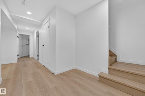 6011 93A Avenue Nw, Edmonton, AB - Indoor Photo Showing Other Room