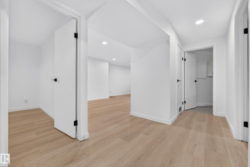 6011 93A Avenue Nw, Edmonton, AB - Indoor Photo Showing Other Room