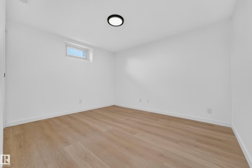 6011 93A Avenue Nw, Edmonton, AB - Indoor Photo Showing Other Room