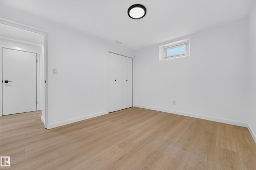 6011 93A Avenue Nw, Edmonton, AB - Indoor Photo Showing Other Room
