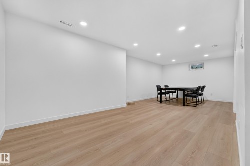 6011 93A Avenue Nw, Edmonton, AB - Indoor