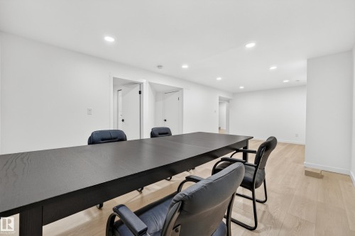 6011 93A Avenue Nw, Edmonton, AB - Indoor