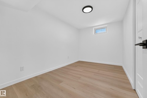 6011 93A Avenue Nw, Edmonton, AB - Indoor Photo Showing Other Room