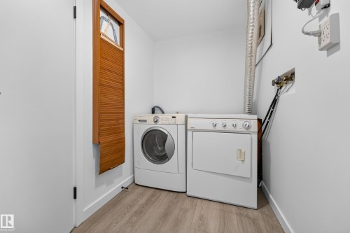 6011 93A Avenue Nw, Edmonton, AB - Indoor Photo Showing Laundry Room