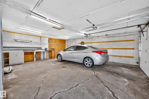 6011 93A Avenue Nw, Edmonton, AB - Indoor Photo Showing Garage
