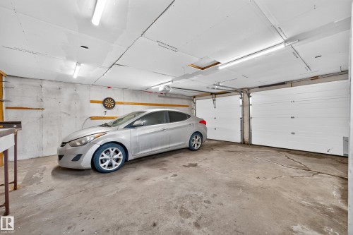 6011 93A Avenue Nw, Edmonton, AB - Indoor Photo Showing Garage