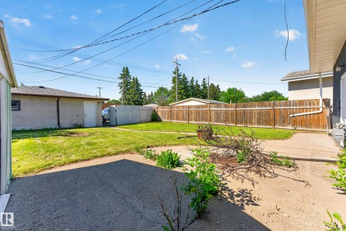 6011 93A Avenue Nw, Edmonton, AB - Outdoor