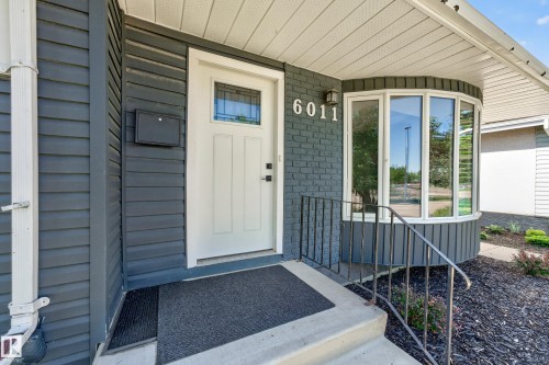6011 93A Avenue Nw, Edmonton, AB - Outdoor With Exterior