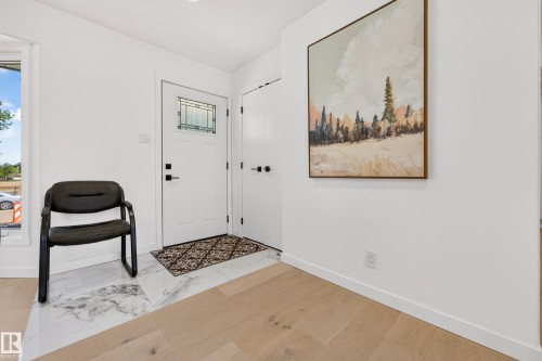 6011 93A Avenue Nw, Edmonton, AB - Indoor Photo Showing Other Room