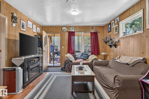 4711 50 Street, Onoway, AB - Indoor