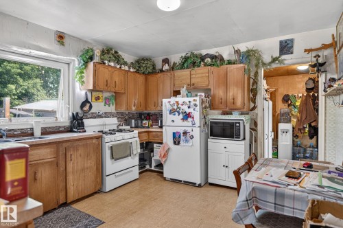 4711 50 Street, Onoway, AB - Indoor Photo Showing Kitchen