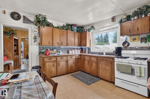 4711 50 Street, Onoway, AB - Indoor Photo Showing Kitchen