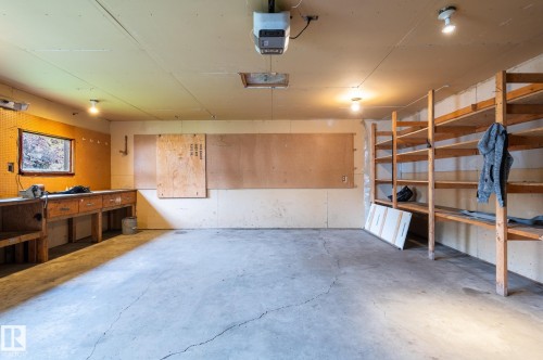 29 Fawcett Crescent, St. Albert, AB - Indoor Photo Showing Garage