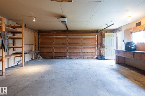 29 Fawcett Crescent, St. Albert, AB - Indoor Photo Showing Garage