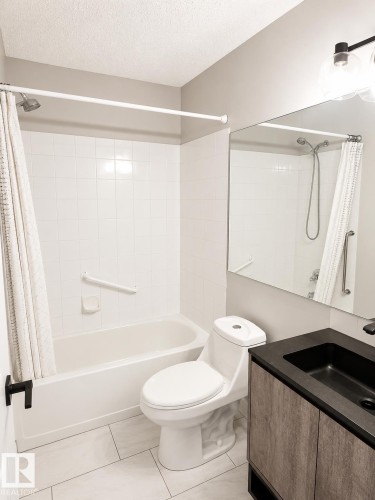 #329 17447 98A Av Nw, Edmonton, AB - Indoor Photo Showing Bathroom