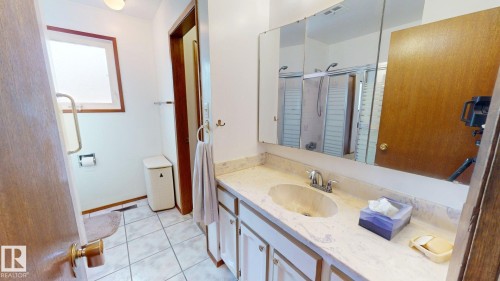 3536 105A Street Nw, Edmonton, AB - Indoor Photo Showing Bathroom
