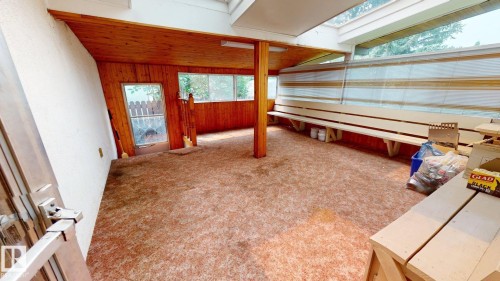 3536 105A Street Nw, Edmonton, AB - Indoor