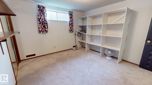 3536 105A Street Nw, Edmonton, AB - Indoor