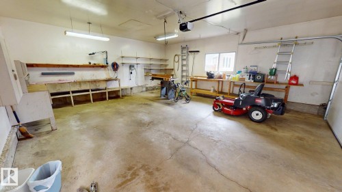 3536 105A Street Nw, Edmonton, AB - Indoor Photo Showing Garage