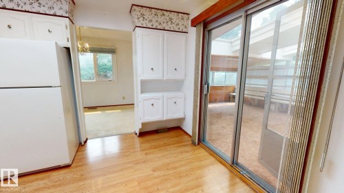 3536 105A Street Nw, Edmonton, AB - Indoor