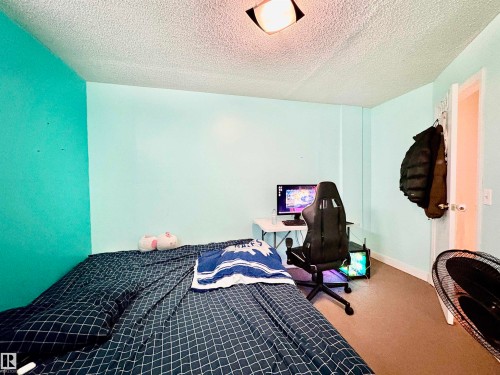 325 Kline Crescent Nw, Edmonton, AB - Indoor Photo Showing Bedroom