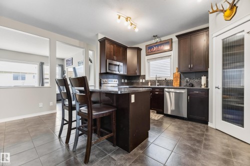 7915 22 Avenue Sw, Edmonton, AB - Indoor Photo Showing Kitchen