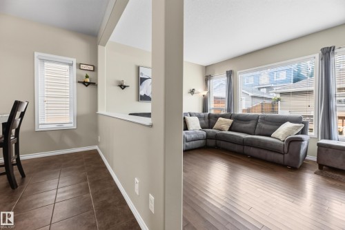 7915 22 Avenue Sw, Edmonton, AB - Indoor Photo Showing Living Room