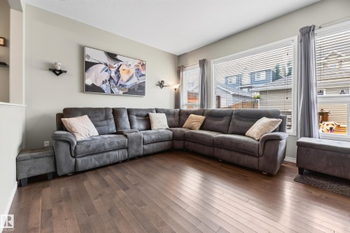 7915 22 Avenue Sw, Edmonton, AB - Indoor Photo Showing Living Room