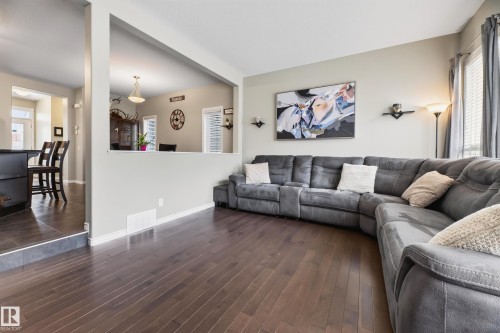 7915 22 Avenue Sw, Edmonton, AB - Indoor Photo Showing Living Room