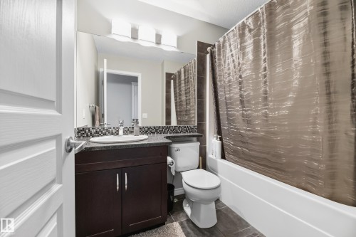 7915 22 Avenue Sw, Edmonton, AB - Indoor Photo Showing Bathroom