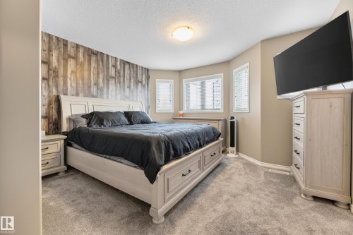 7915 22 Avenue Sw, Edmonton, AB - Indoor Photo Showing Bedroom