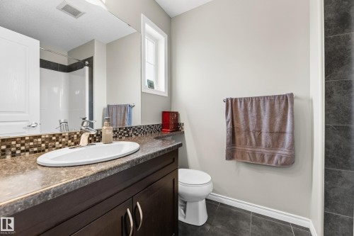 7915 22 Avenue Sw, Edmonton, AB - Indoor Photo Showing Bathroom