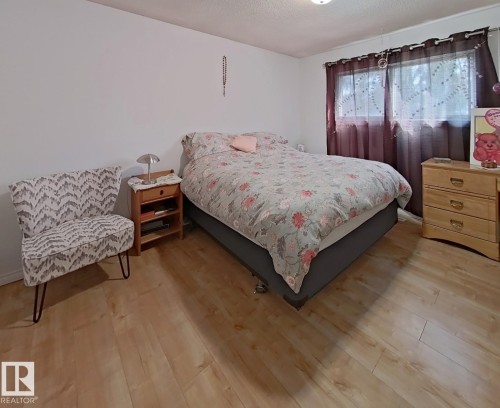 9201 153 Street Nw, Edmonton, AB - Indoor Photo Showing Bedroom